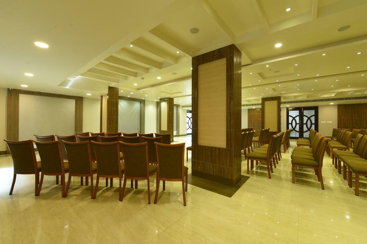 Mayas Kem Pride Hotel Tiruchirappalli Bagian luar foto