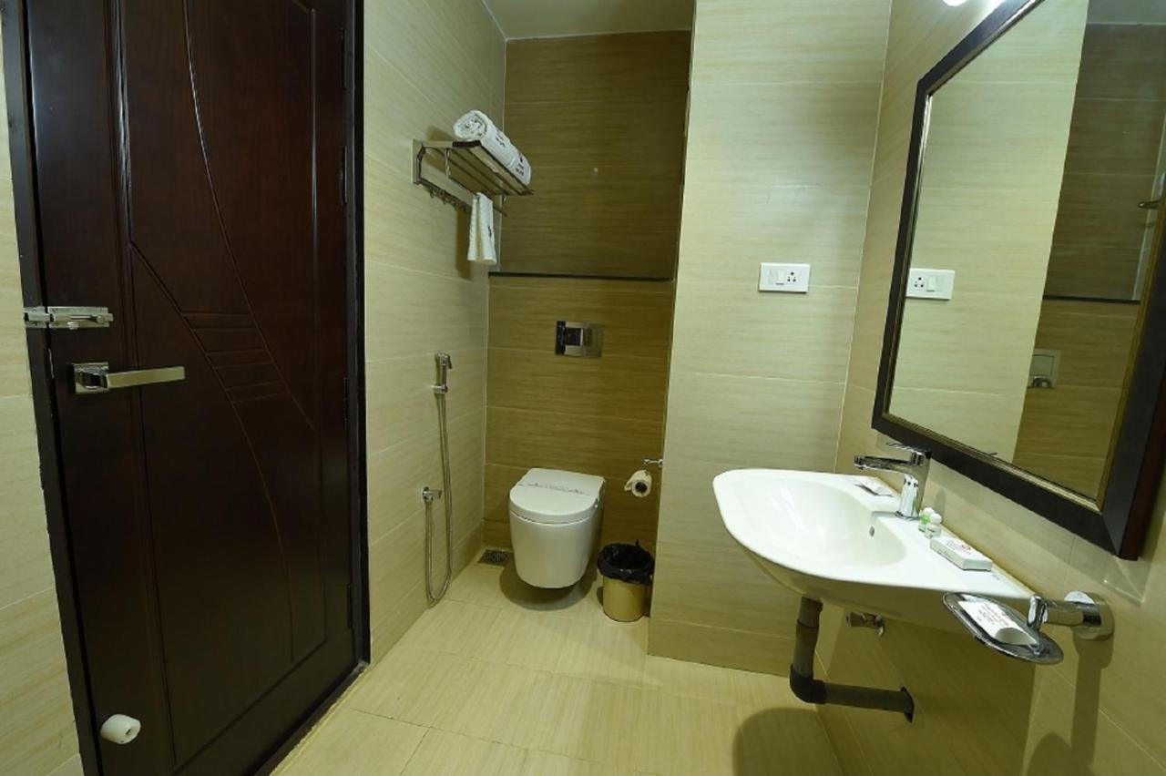 Mayas Kem Pride Hotel Tiruchirappalli Bagian luar foto